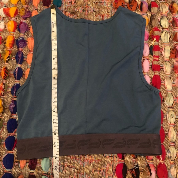 Fabletics front twist cropped workout top - Picture 6 of 9